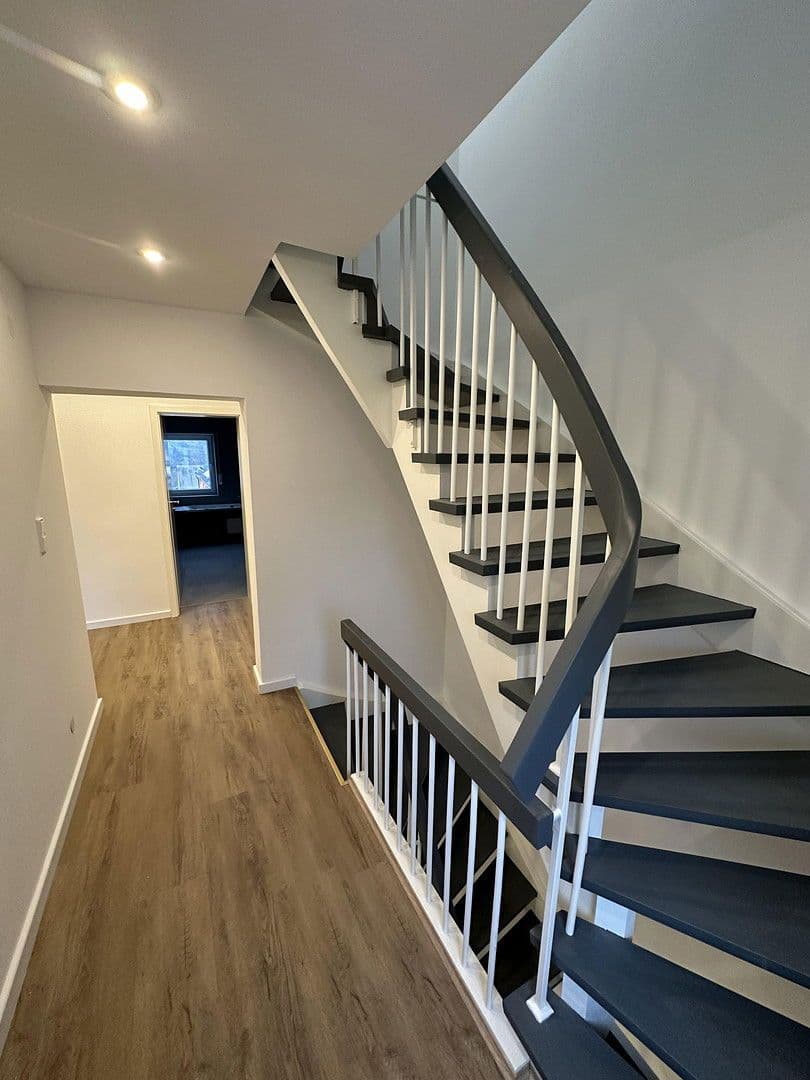 Prodej domu 140 m², pozemek 250 m², Zirndorfer Str. 9, Nürnberg, Bavorsko Prodej domu 140 m², pozemek 250 m², Zirndorfer Str. 9, Nürnberg, Bavorsko