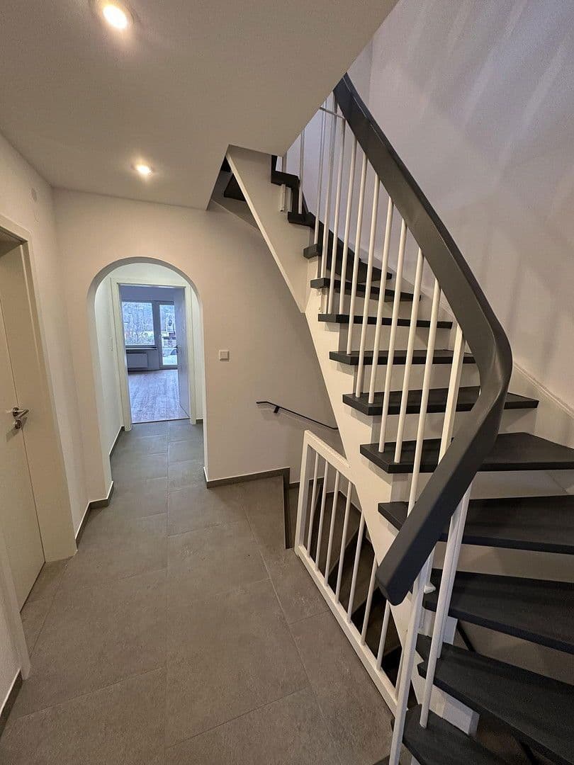 Prodej domu 140 m², pozemek 250 m², Zirndorfer Str. 9, Nürnberg, Bavorsko Prodej domu 140 m², pozemek 250 m², Zirndorfer Str. 9, Nürnberg, Bavorsko