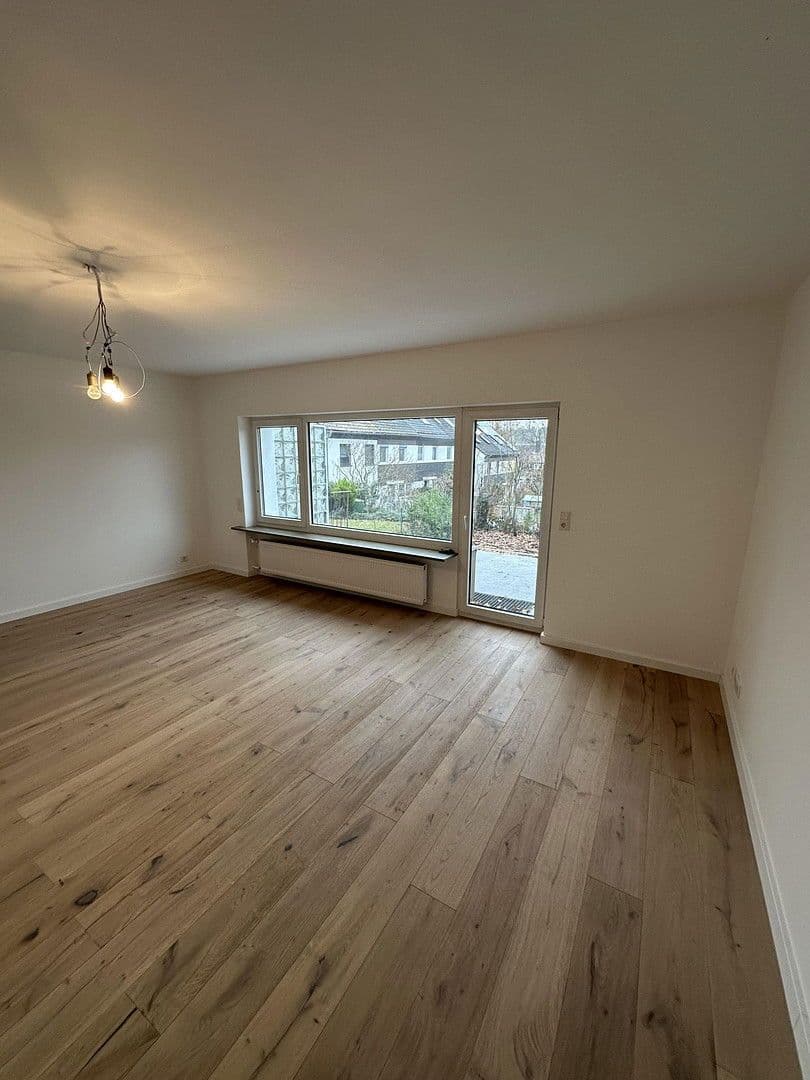 Prodej domu 140 m², pozemek 250 m², Zirndorfer Str. 9, Nürnberg, Bavorsko Prodej domu 140 m², pozemek 250 m², Zirndorfer Str. 9, Nürnberg, Bavorsko