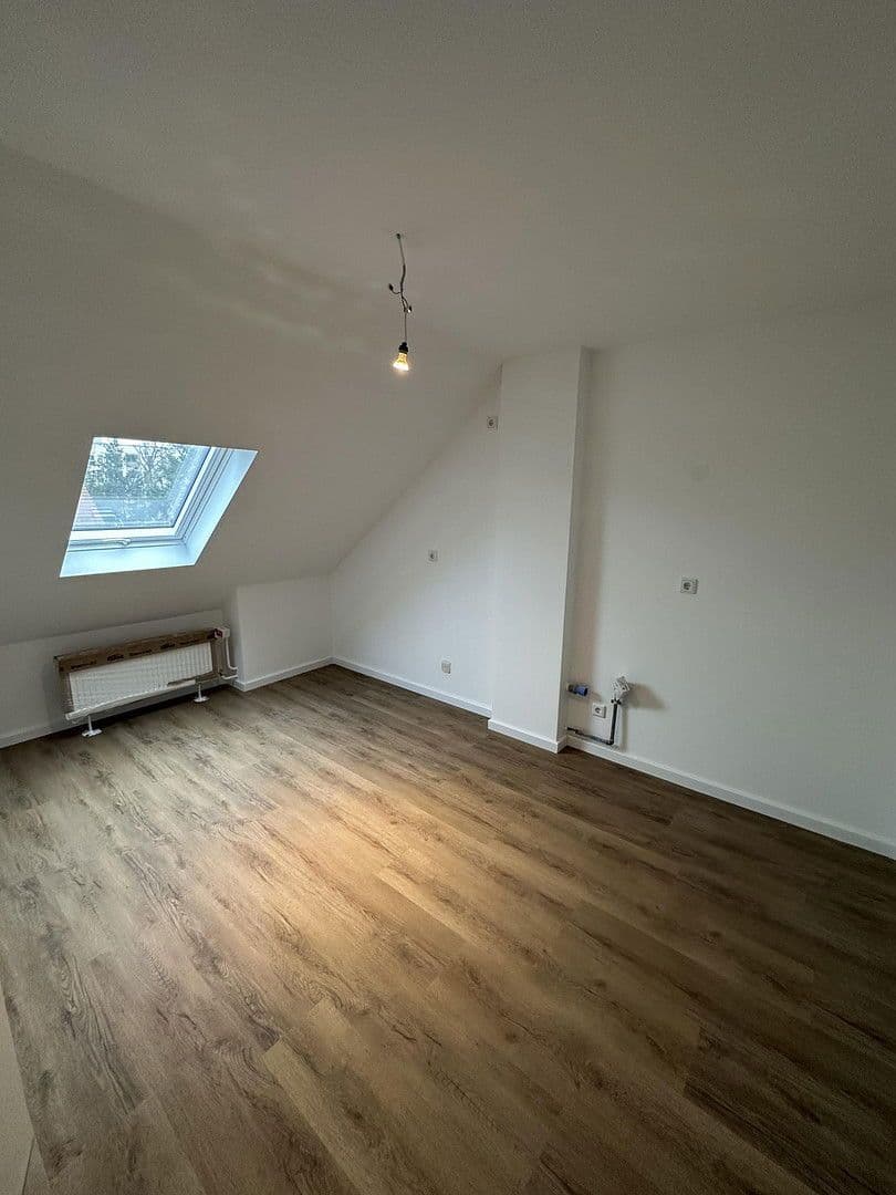 Prodej domu 140 m², pozemek 250 m², Zirndorfer Str. 9, Nürnberg, Bavorsko Prodej domu 140 m², pozemek 250 m², Zirndorfer Str. 9, Nürnberg, Bavorsko