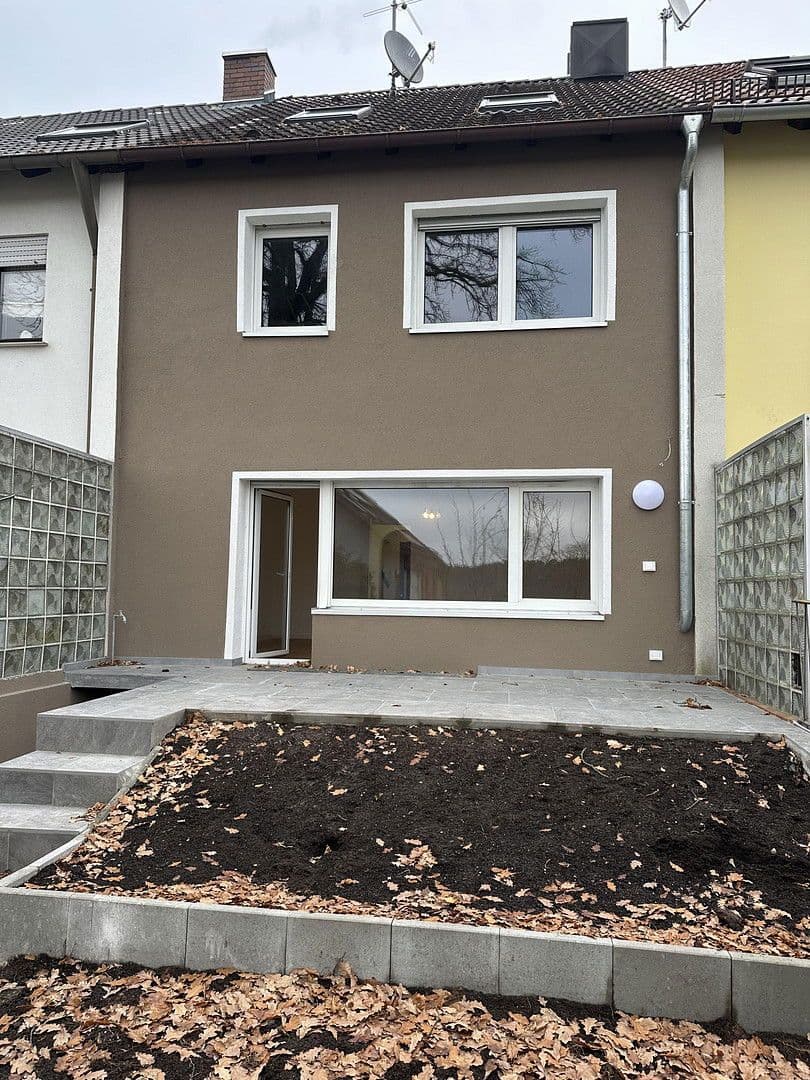 Prodej domu 140 m², pozemek 250 m², Zirndorfer Str. 9, Nürnberg, Bavorsko Prodej domu 140 m², pozemek 250 m², Zirndorfer Str. 9, Nürnberg, Bavorsko