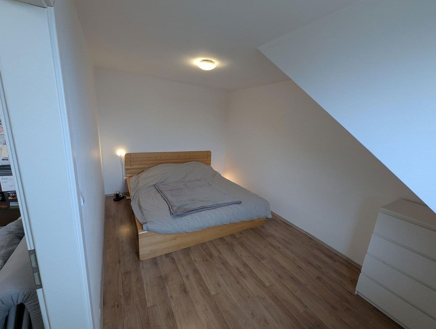 Pronájem bytu 2+kk 82 m², Erkratherstr. 28, Düsseldorf, Severní Porýní-Vestfálsko Pronájem bytu 2+kk 82 m², Erkratherstr. 28, Düsseldorf, Severní Porýní-Vestfálsko