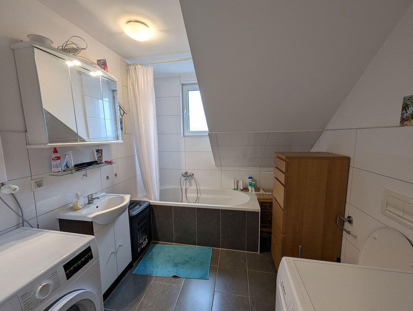 Pronájem bytu 2+kk 82 m², Erkratherstr. 28, Düsseldorf, Severní Porýní-Vestfálsko Pronájem bytu 2+kk 82 m², Erkratherstr. 28, Düsseldorf, Severní Porýní-Vestfálsko