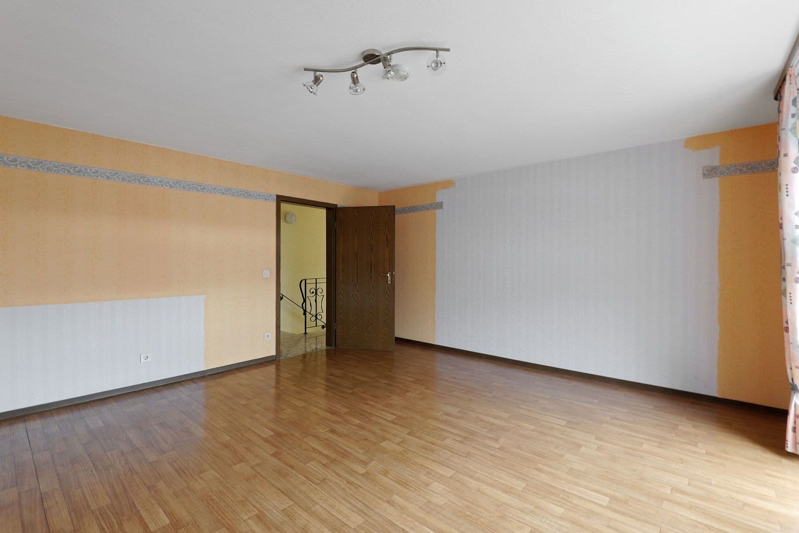 Prodej domu 187 m², pozemek 572 m², Laubach, Porýní-Falc Prodej domu 187 m², pozemek 572 m², Laubach, Porýní-Falc