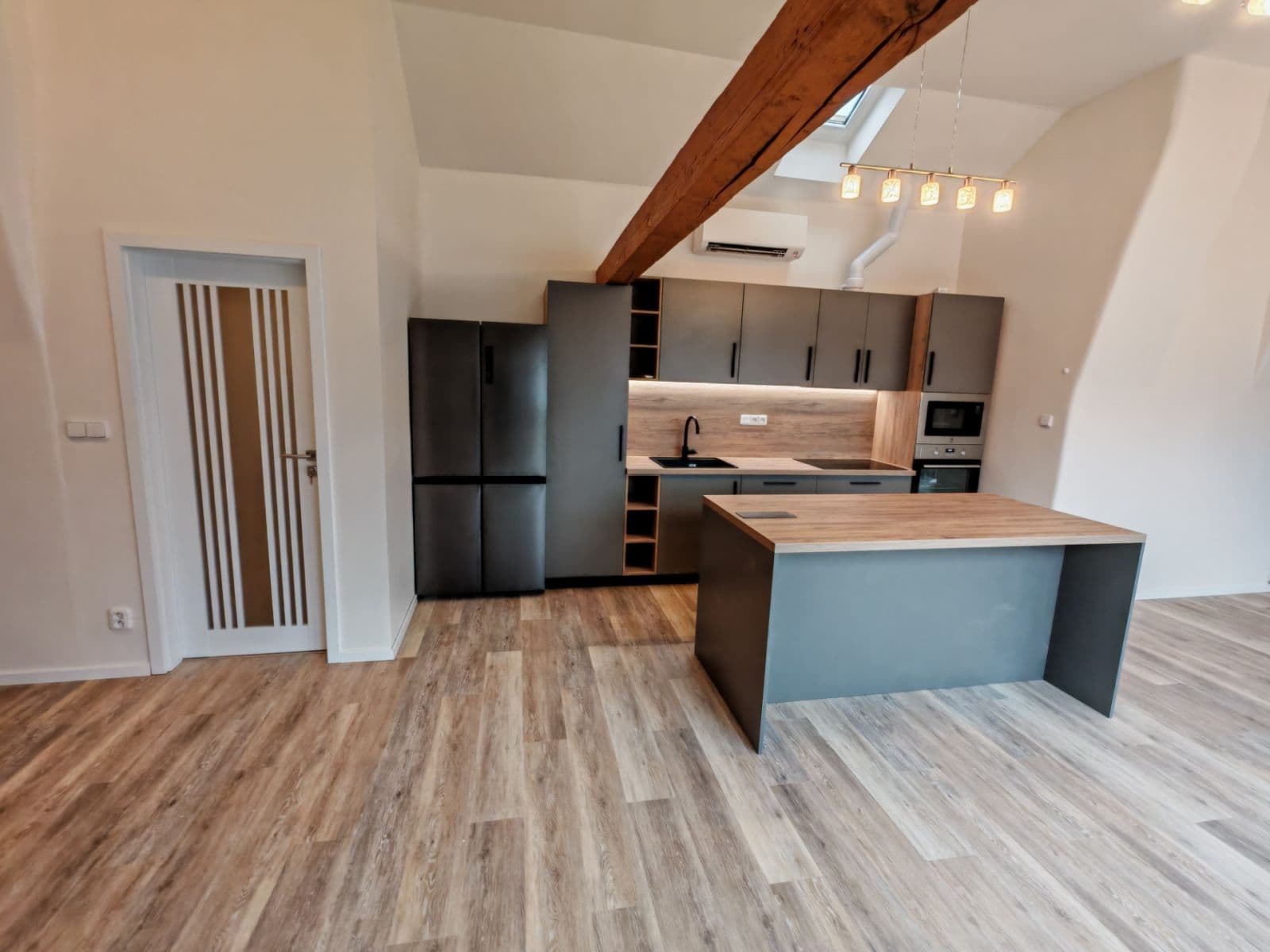 Pronájem bytu 3+kk 126 m², Navrátilova, Praha, Praha Pronájem bytu 3+kk 126 m², Navrátilova, Praha, Praha