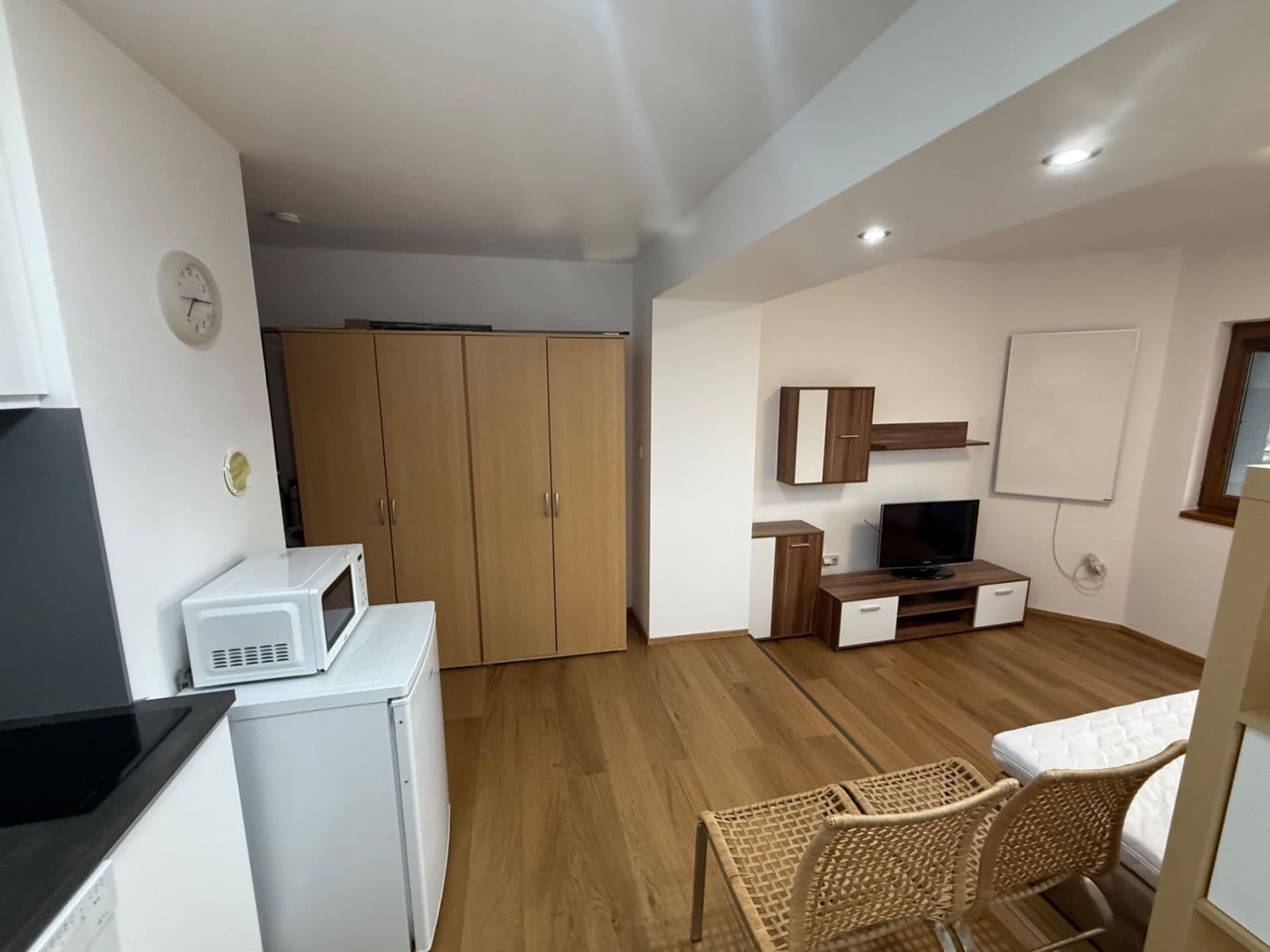 Pronájem bytu 1+kk 30 m², Na Mrázovce, Praha, Praha Pronájem bytu 1+kk 30 m², Na Mrázovce, Praha, Praha