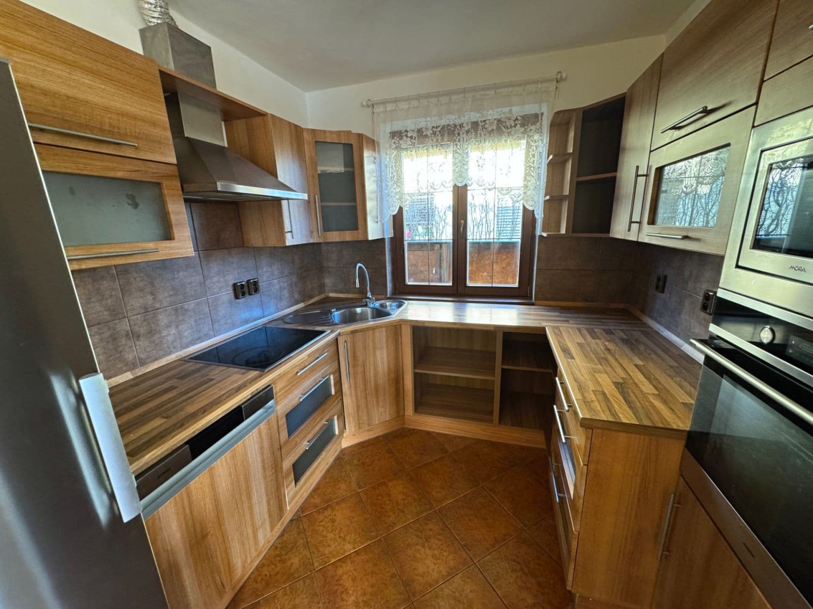 Prodej domu 181 m², pozemek 820 m², Na Kamenné hrázi, Drahelčice, Středočeský kraj Prodej domu 181 m², pozemek 820 m², Na Kamenné hrázi, Drahelčice, Středočeský kraj