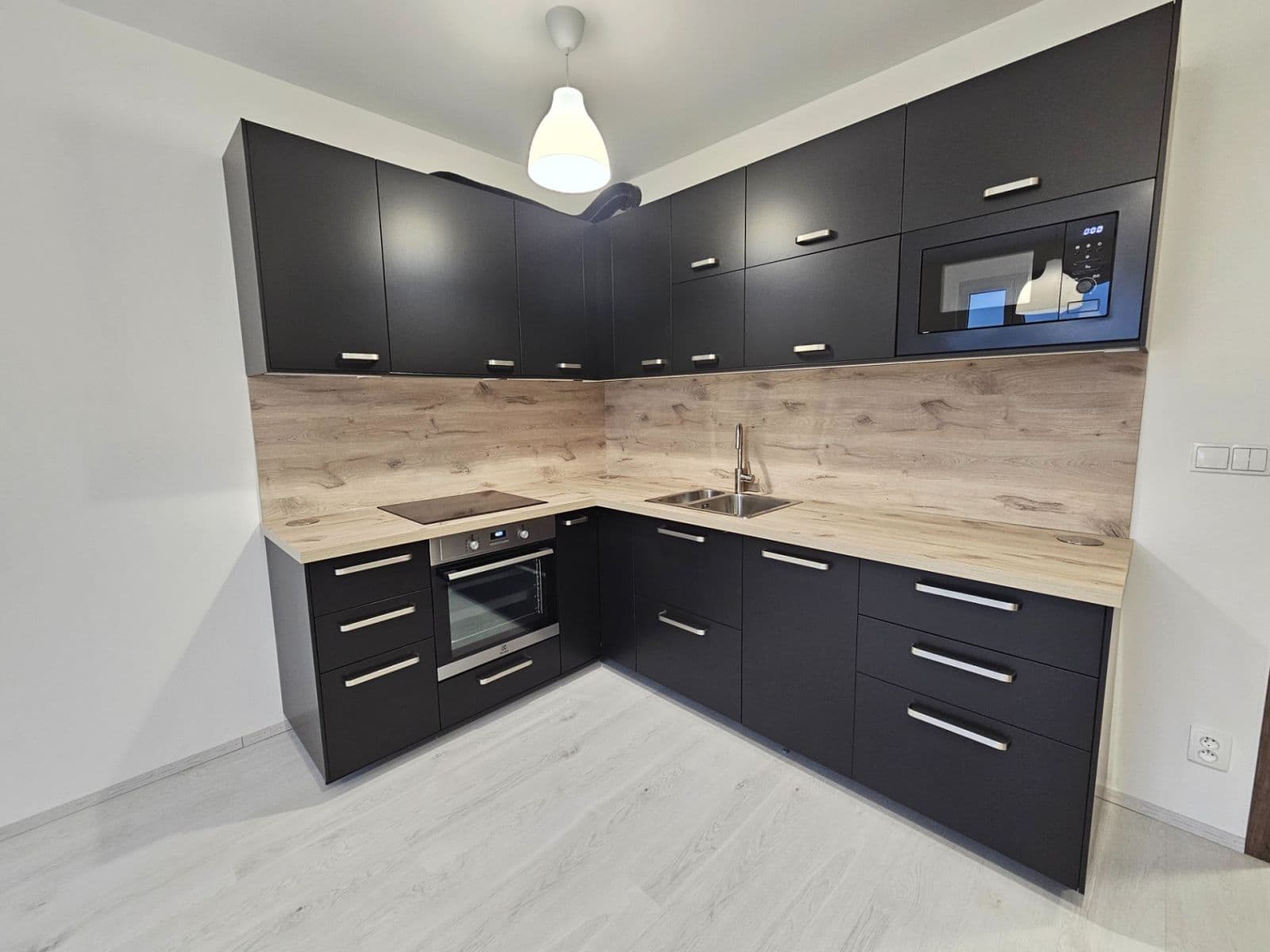 Pronájem bytu 2+kk 50 m², Augustina Lukeše, Brandýs nad Labem-Stará Boleslav, Středočeský kraj Pronájem bytu 2+kk 50 m², Augustina Lukeše, Brandýs nad Labem-Stará Boleslav, Středočeský kraj