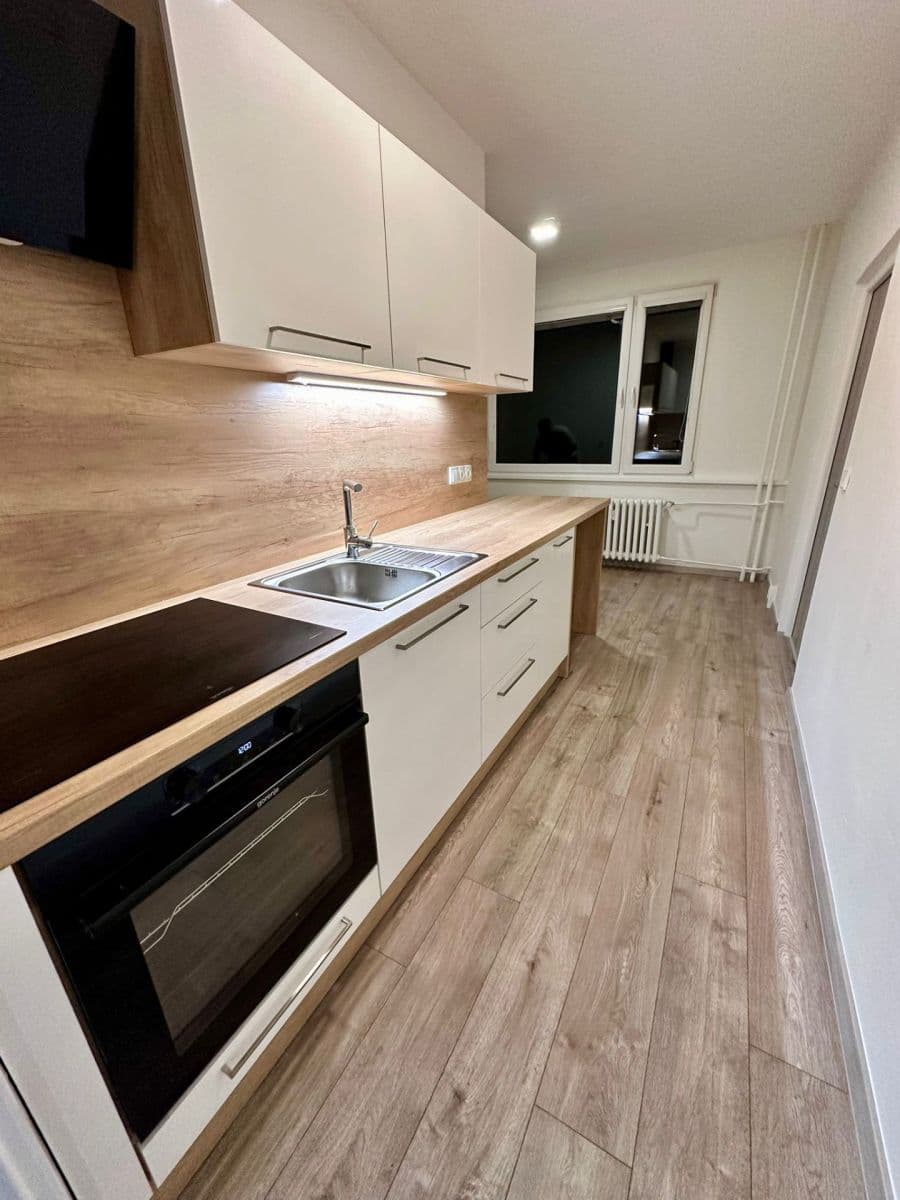 Pronájem bytu 2+1 64 m², nám. Míru, Rychnov u Jablonce nad Nisou, Liberecký kraj Pronájem bytu 2+1 64 m², nám. Míru, Rychnov u Jablonce nad Nisou, Liberecký kraj