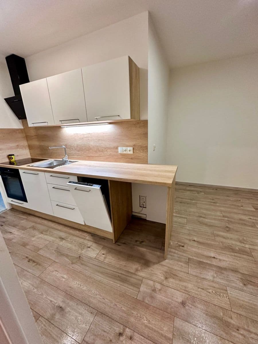 Pronájem bytu 2+1 64 m², nám. Míru, Rychnov u Jablonce nad Nisou, Liberecký kraj Pronájem bytu 2+1 64 m², nám. Míru, Rychnov u Jablonce nad Nisou, Liberecký kraj