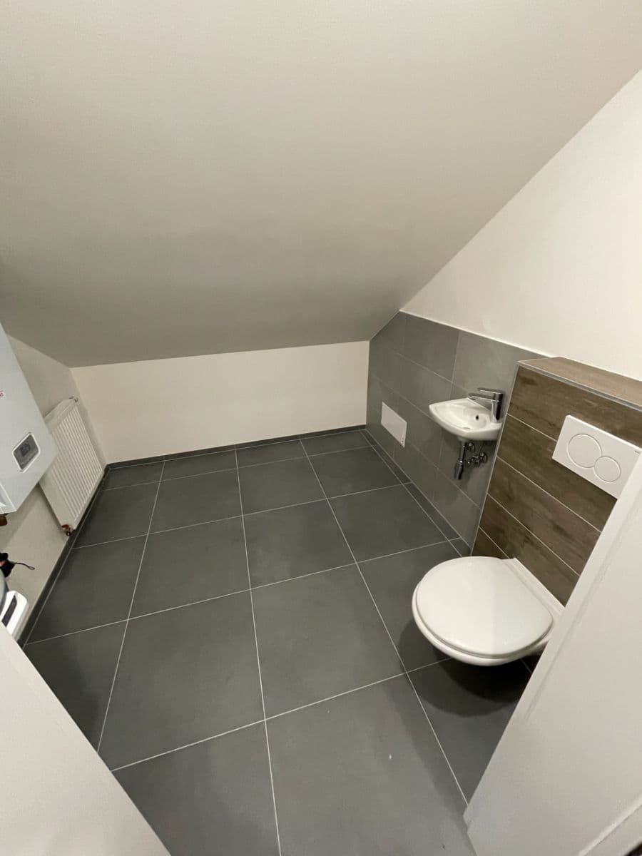 Pronájem bytu 2+kk 69 m², Chomutice, Královéhradecký kraj Pronájem bytu 2+kk 69 m², Chomutice, Královéhradecký kraj