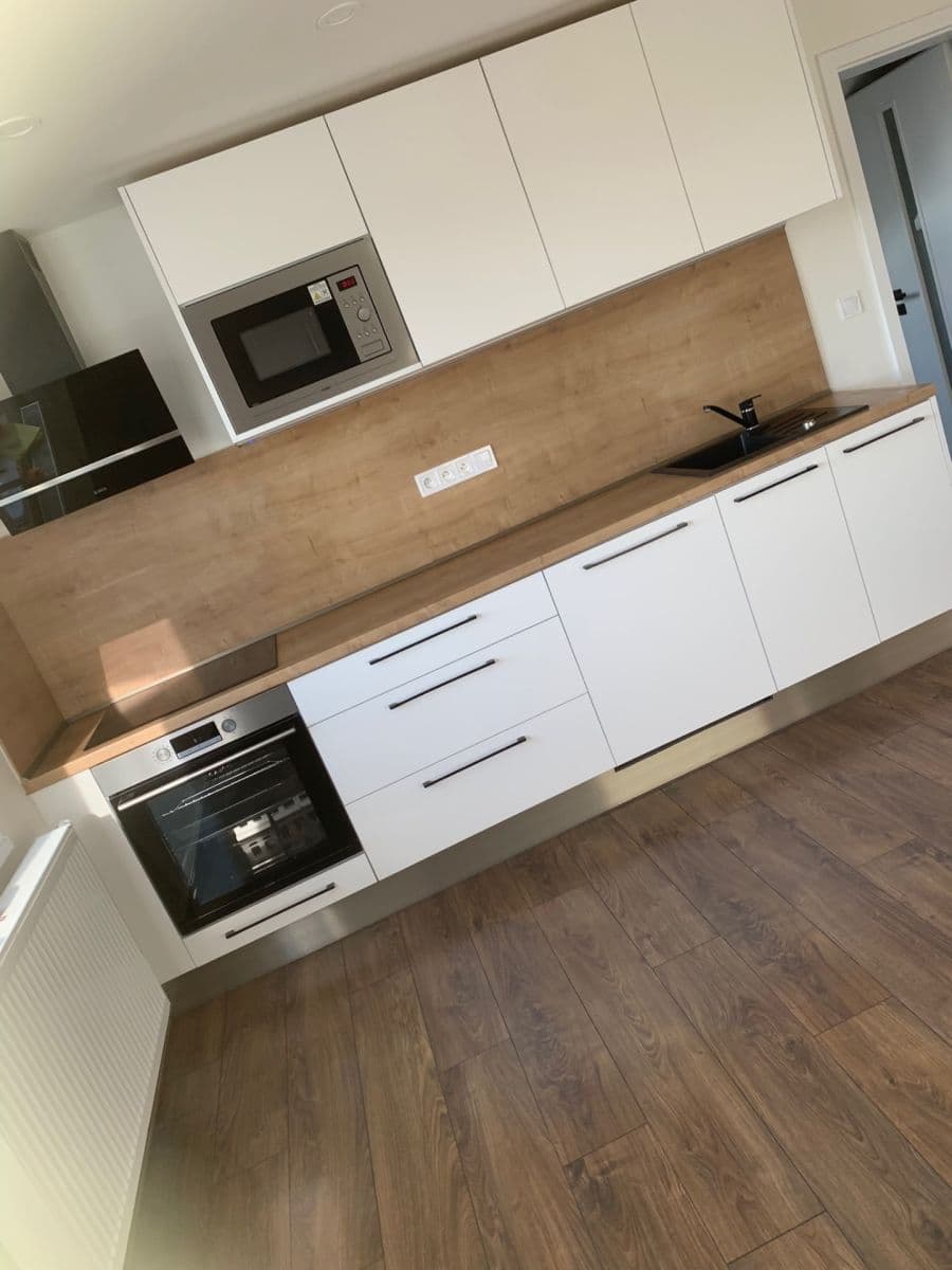 Pronájem bytu 2+kk 69 m², Chomutice, Královéhradecký kraj Pronájem bytu 2+kk 69 m², Chomutice, Královéhradecký kraj