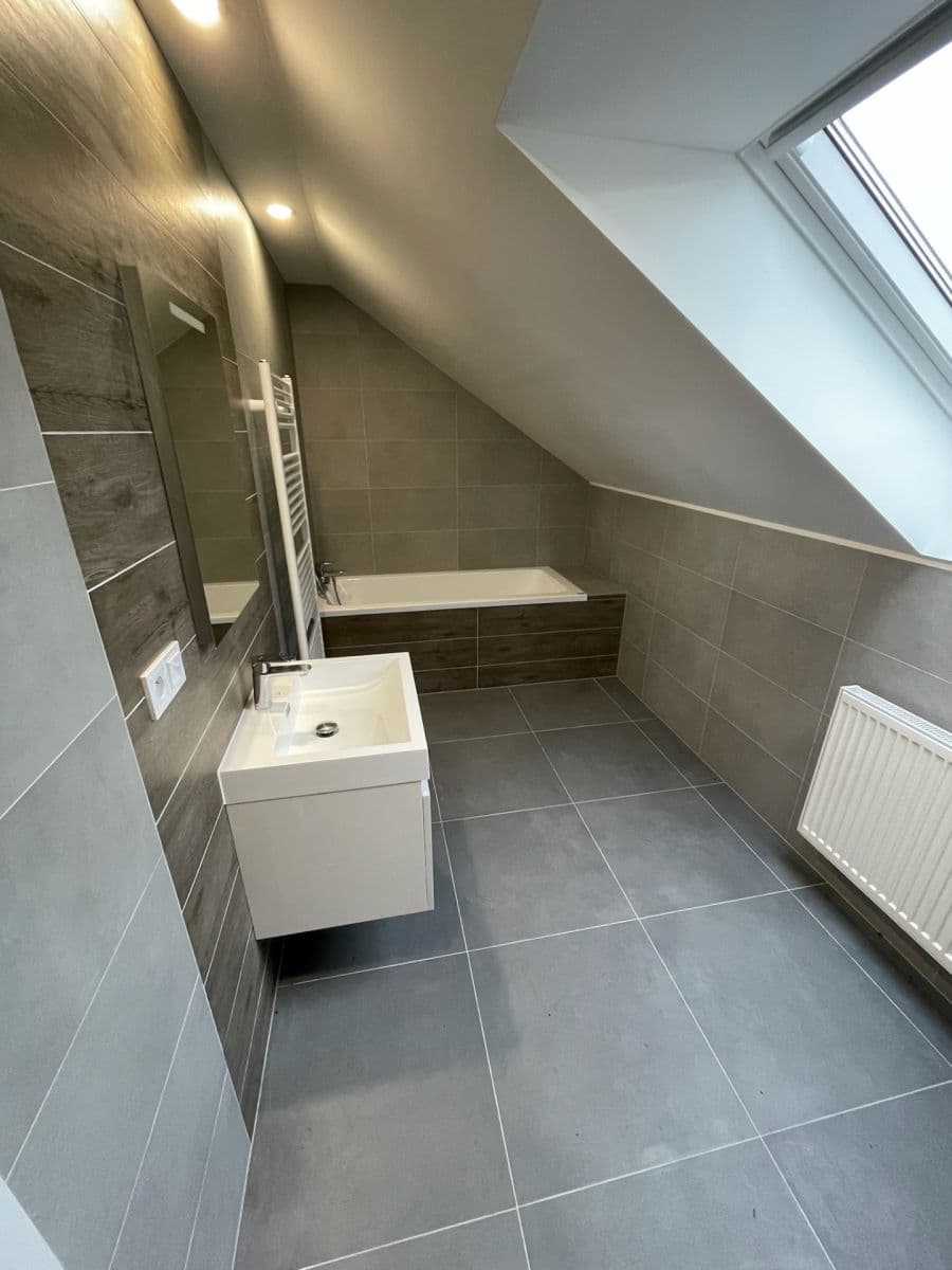 Pronájem bytu 2+kk 69 m², Chomutice, Královéhradecký kraj Pronájem bytu 2+kk 69 m², Chomutice, Královéhradecký kraj