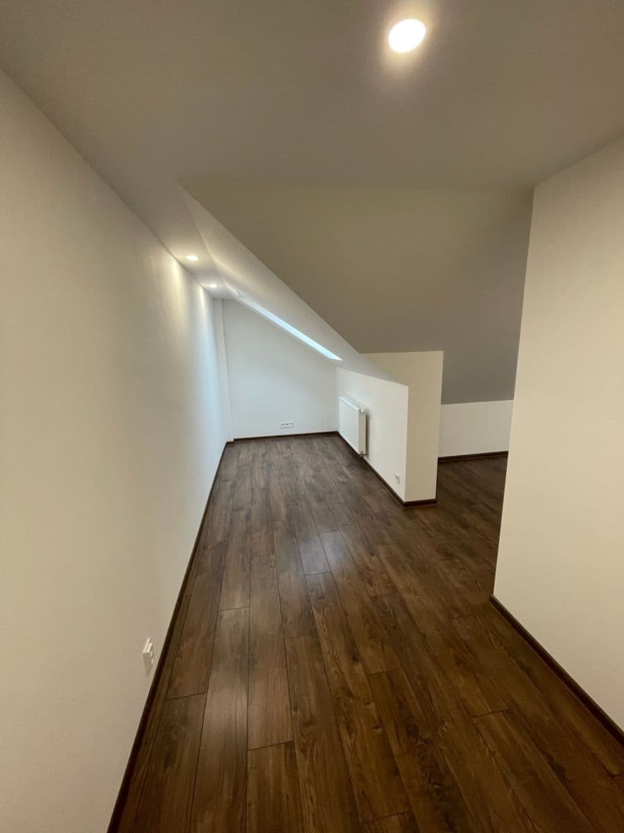 Pronájem bytu 2+kk 69 m², Chomutice, Královéhradecký kraj Pronájem bytu 2+kk 69 m², Chomutice, Královéhradecký kraj
