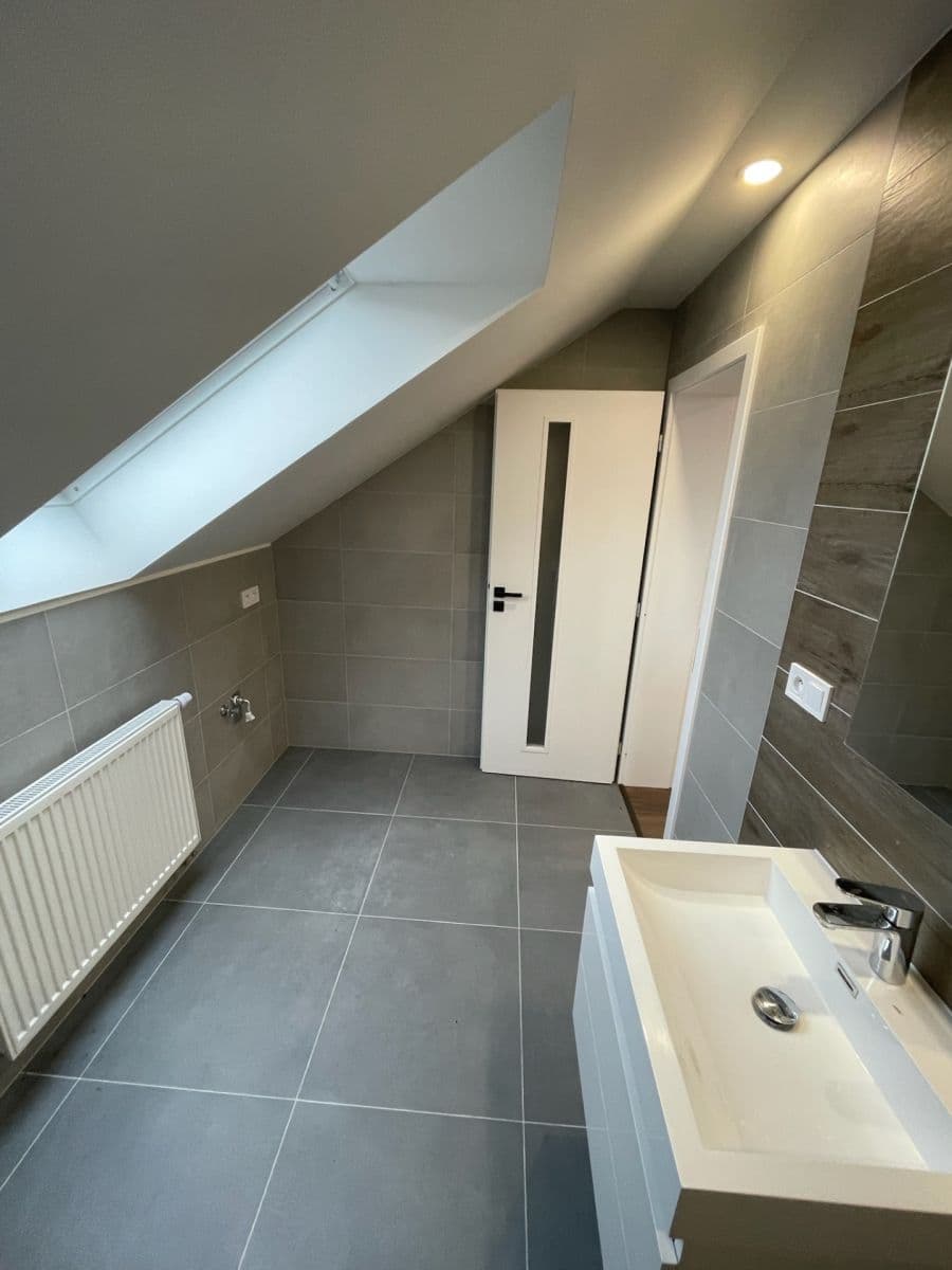 Pronájem bytu 2+kk 69 m², Chomutice, Královéhradecký kraj Pronájem bytu 2+kk 69 m², Chomutice, Královéhradecký kraj