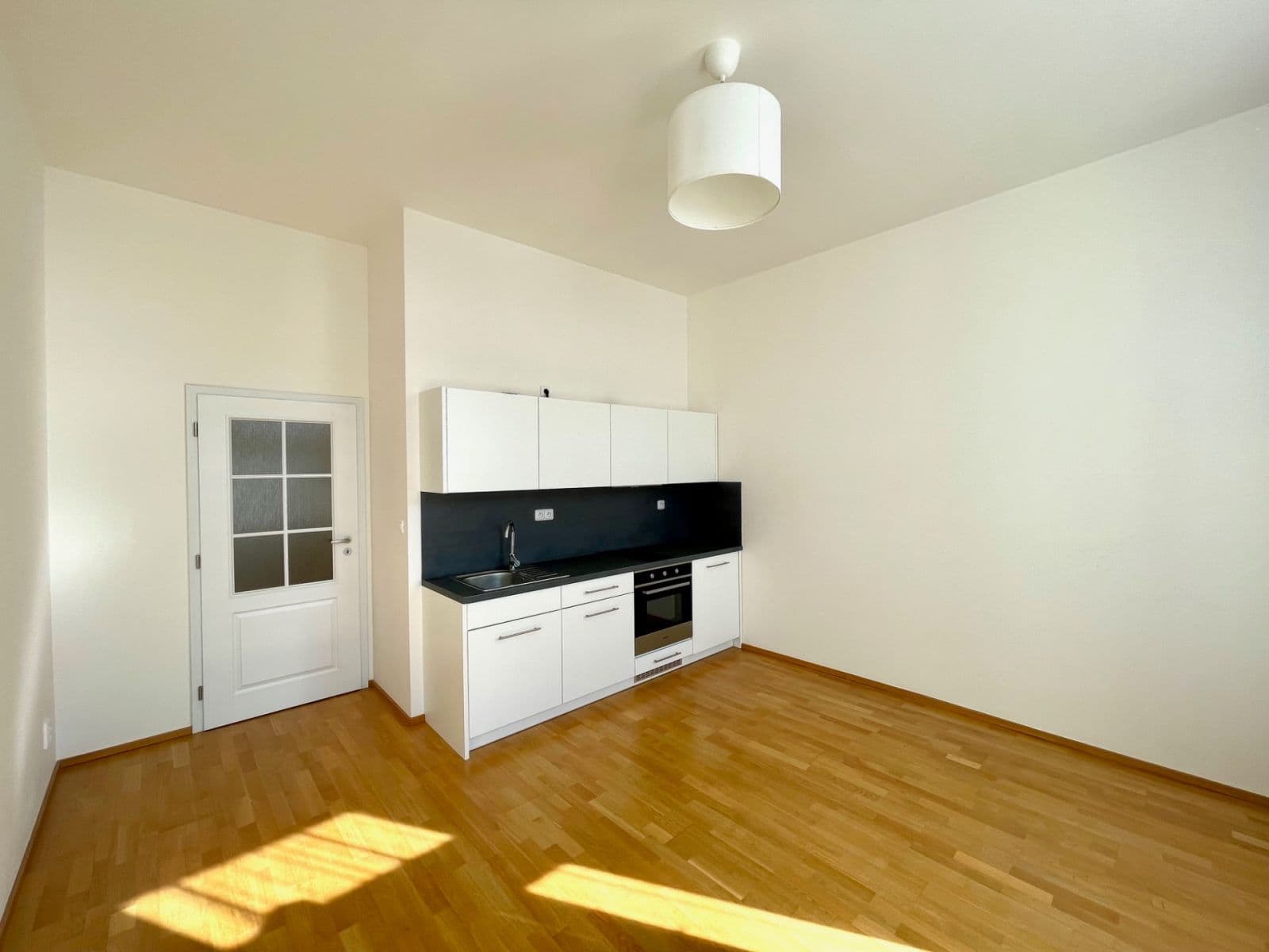 Pronájem bytu 1+kk 26 m², Příčná, Praha, Praha Pronájem bytu 1+kk 26 m², Příčná, Praha, Praha