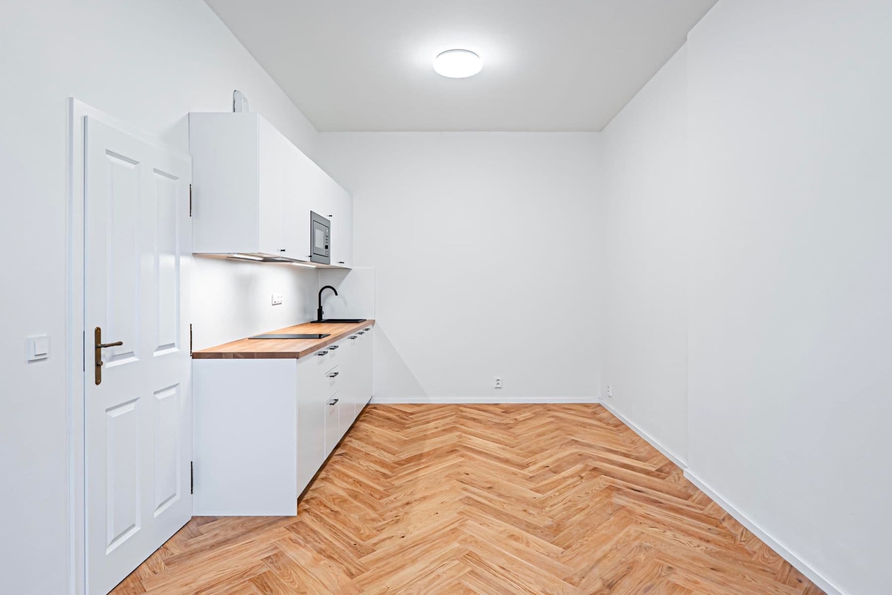 Pronájem bytu 1+kk 24 m², Velehradská, Praha, Praha Pronájem bytu 1+kk 24 m², Velehradská, Praha, Praha