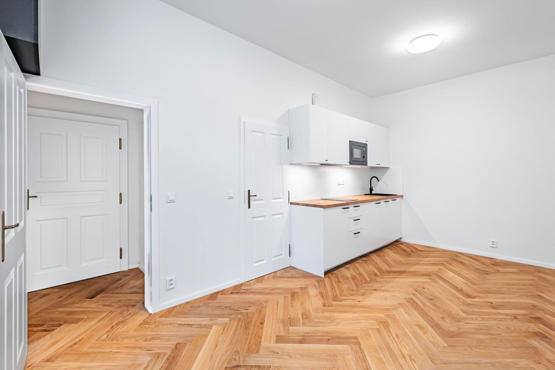 Pronájem bytu 1+kk 24 m², Velehradská, Praha, Praha Pronájem bytu 1+kk 24 m², Velehradská, Praha, Praha