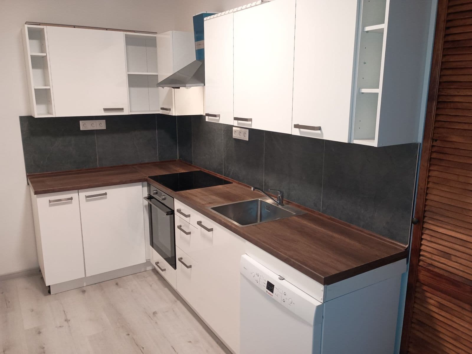 Pronájem bytu 3+kk 68 m², Veronské náměstí, Praha, Praha Pronájem bytu 3+kk 68 m², Veronské náměstí, Praha, Praha