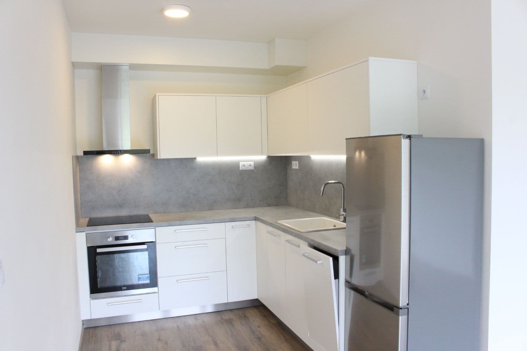 Pronájem bytu 2+kk 55 m², Mantovská, Praha, Praha Pronájem bytu 2+kk 55 m², Mantovská, Praha, Praha