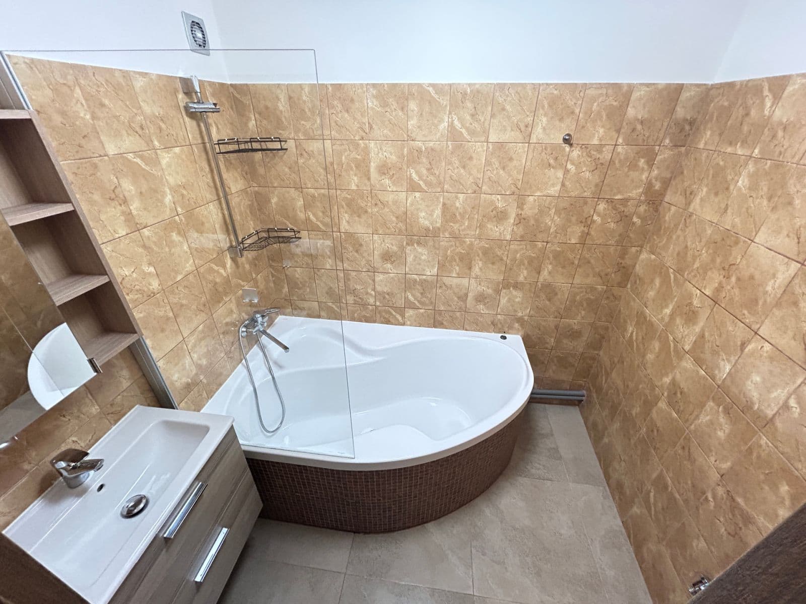 Pronájem bytu 4+1 84 m², Praha, Praha Pronájem bytu 4+1 84 m², Praha, Praha