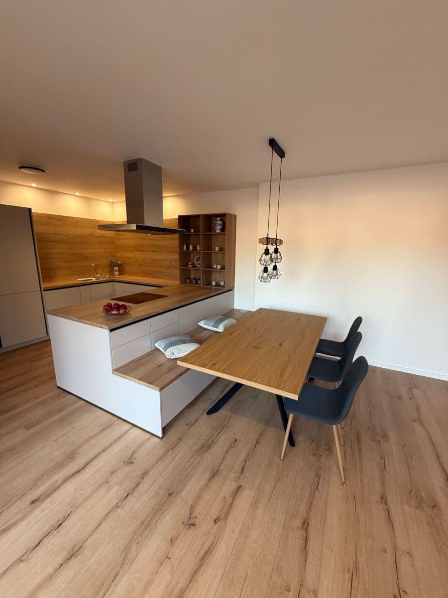 Pronájem domu 160 m², pozemek 125 m², Pod Přehradou, Praha, Praha Pronájem domu 160 m², pozemek 125 m², Pod Přehradou, Praha, Praha