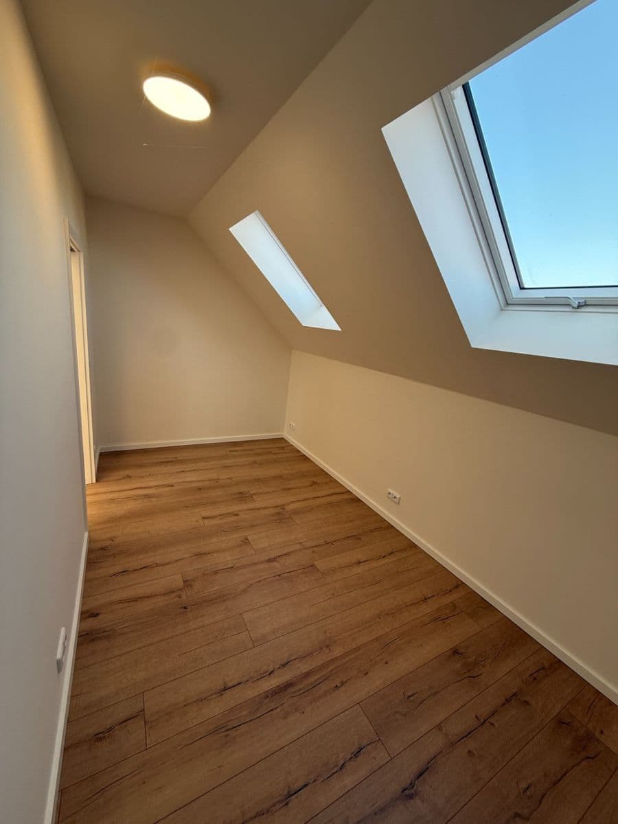 Pronájem domu 160 m², pozemek 125 m², Pod Přehradou, Praha, Praha Pronájem domu 160 m², pozemek 125 m², Pod Přehradou, Praha, Praha