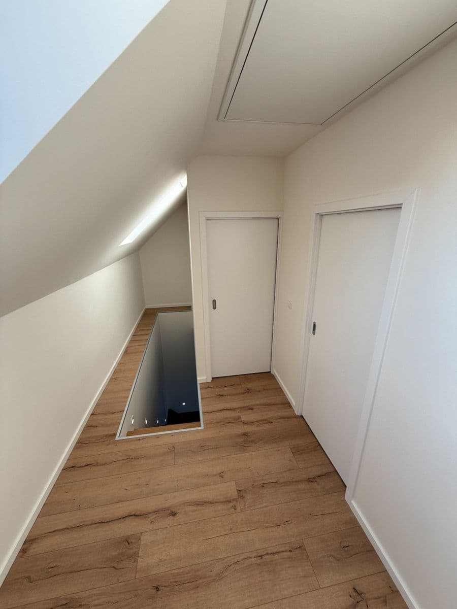 Pronájem domu 160 m², pozemek 125 m², Pod Přehradou, Praha, Praha Pronájem domu 160 m², pozemek 125 m², Pod Přehradou, Praha, Praha