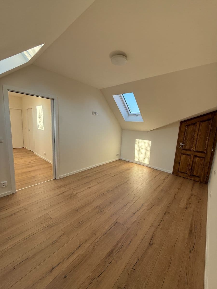 Pronájem domu 160 m², pozemek 125 m², Pod Přehradou, Praha, Praha Pronájem domu 160 m², pozemek 125 m², Pod Přehradou, Praha, Praha