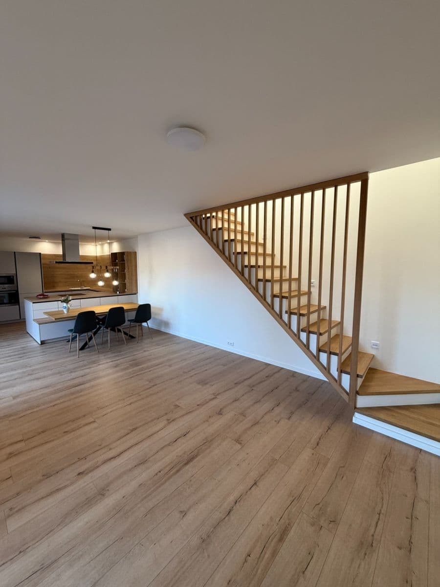 Pronájem domu 160 m², pozemek 125 m², Pod Přehradou, Praha, Praha Pronájem domu 160 m², pozemek 125 m², Pod Přehradou, Praha, Praha