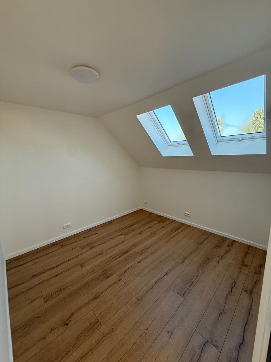 Pronájem domu 160 m², pozemek 125 m², Pod Přehradou, Praha, Praha Pronájem domu 160 m², pozemek 125 m², Pod Přehradou, Praha, Praha