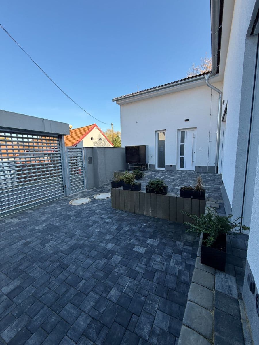 Pronájem domu 160 m², pozemek 125 m², Pod Přehradou, Praha, Praha Pronájem domu 160 m², pozemek 125 m², Pod Přehradou, Praha, Praha