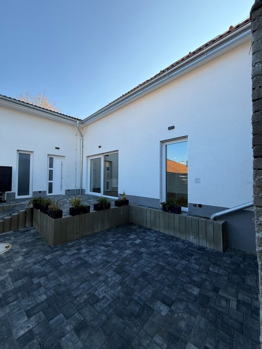 Pronájem domu 160 m², pozemek 125 m², Pod Přehradou, Praha, Praha Pronájem domu 160 m², pozemek 125 m², Pod Přehradou, Praha, Praha