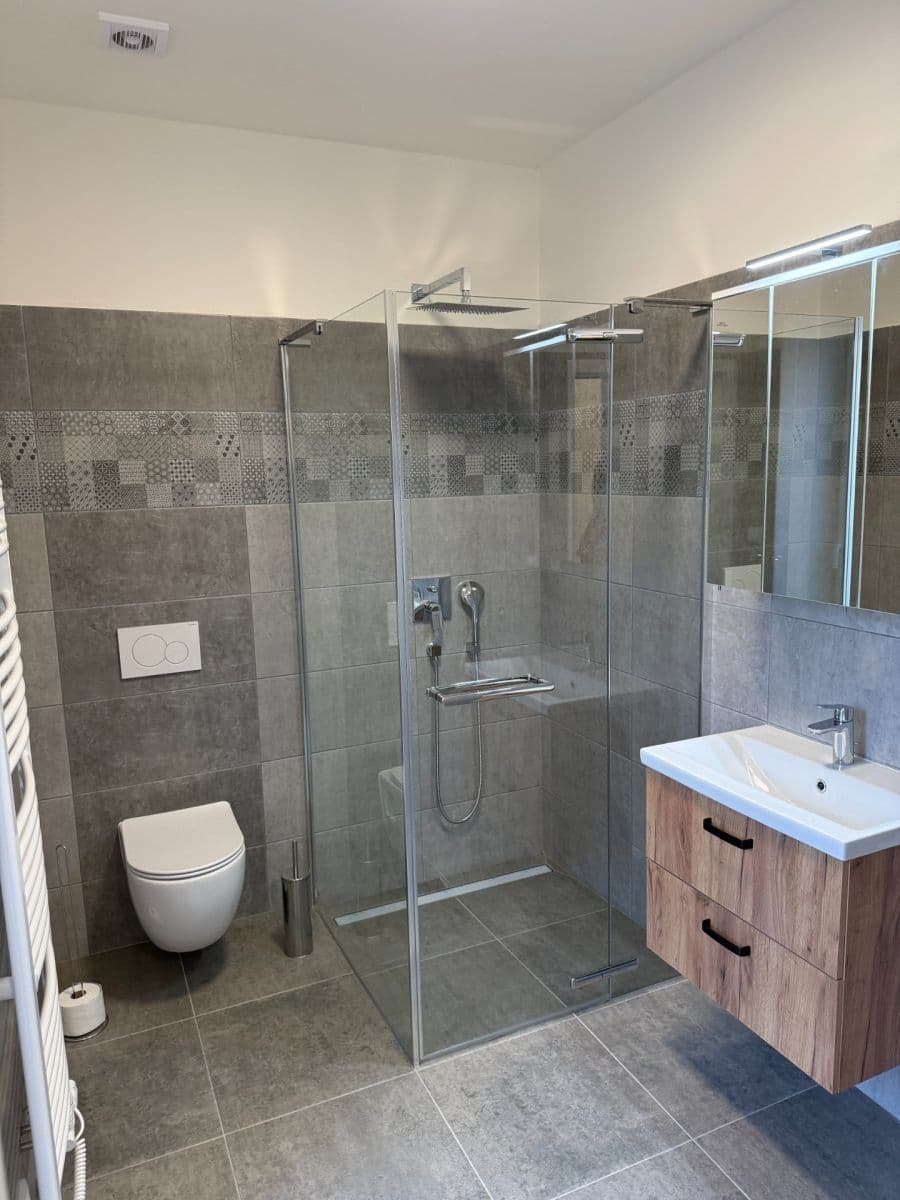 Pronájem domu 160 m², pozemek 125 m², Pod Přehradou, Praha, Praha Pronájem domu 160 m², pozemek 125 m², Pod Přehradou, Praha, Praha