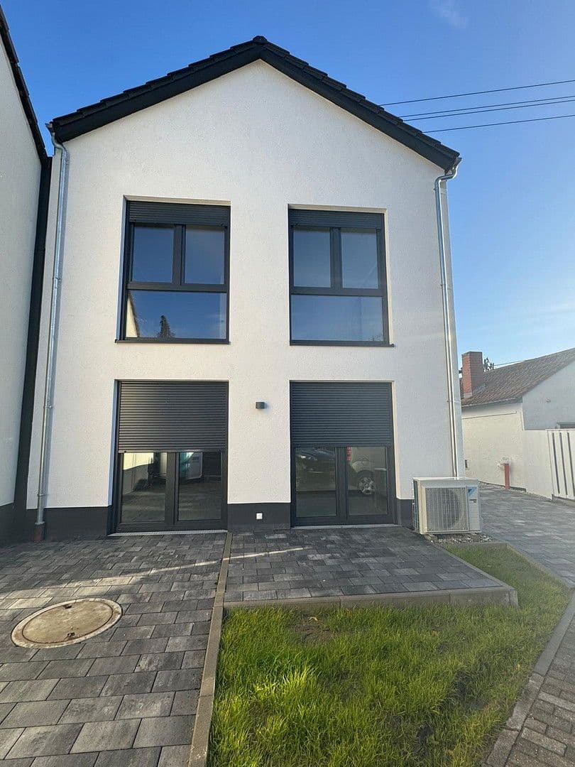 Prodej domu 89 m², pozemek 229 m², Ludwigshafen am Rhein, Porýní-Falc Prodej domu 89 m², pozemek 229 m², Ludwigshafen am Rhein, Porýní-Falc