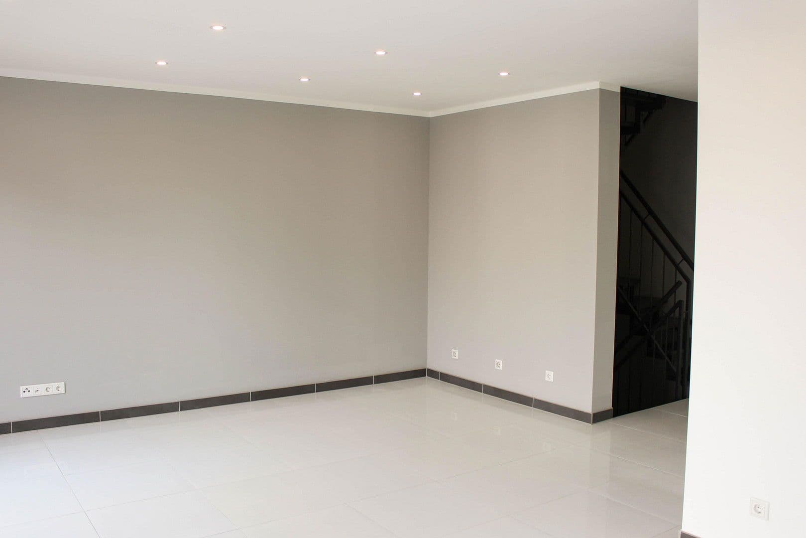 Prodej domu 89 m², pozemek 229 m², Ludwigshafen am Rhein, Porýní-Falc Prodej domu 89 m², pozemek 229 m², Ludwigshafen am Rhein, Porýní-Falc