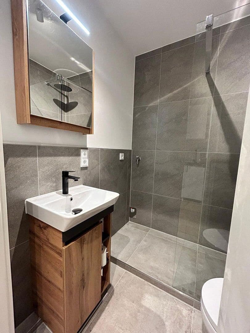 Pronájem bytu 1+1 22 m², Bad-Berneck-Str. 1, München, Bavorsko Pronájem bytu 1+1 22 m², Bad-Berneck-Str. 1, München, Bavorsko