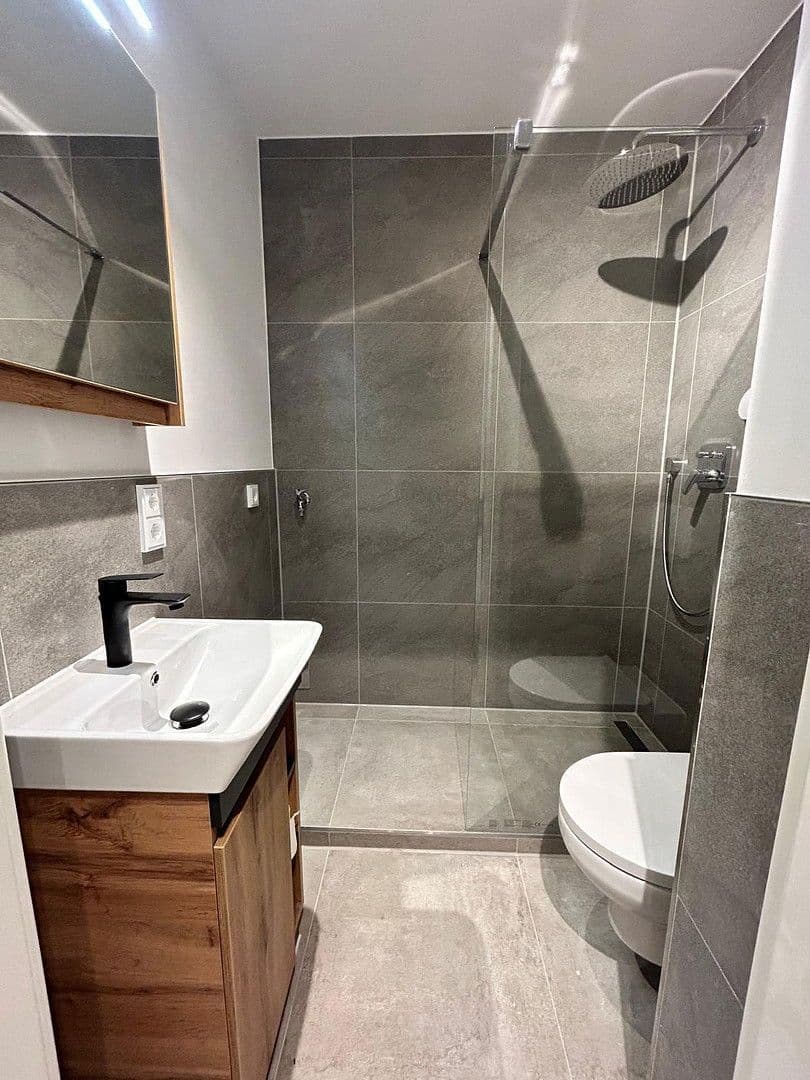 Pronájem bytu 1+1 22 m², Bad-Berneck-Str. 1, München, Bavorsko Pronájem bytu 1+1 22 m², Bad-Berneck-Str. 1, München, Bavorsko