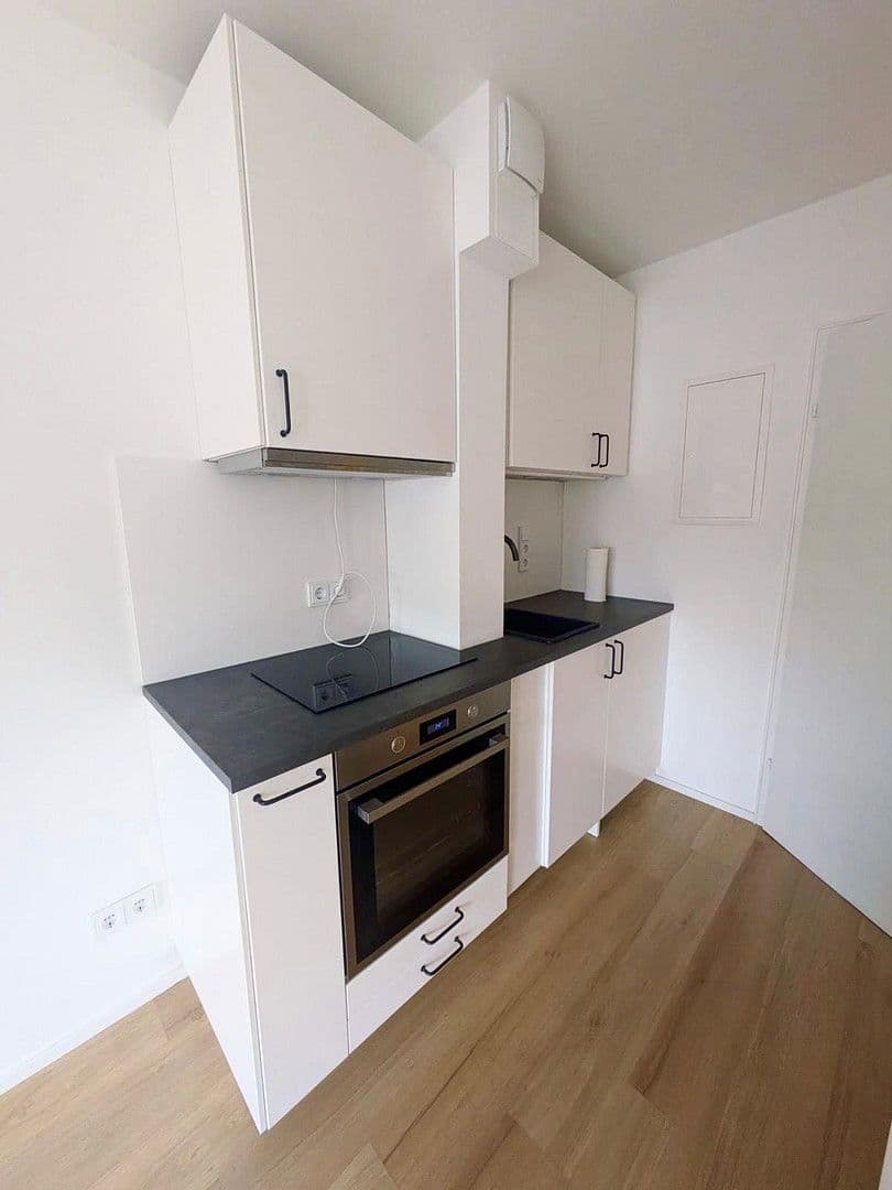 Pronájem bytu 1+1 22 m², Bad-Berneck-Str. 1, München, Bavorsko Pronájem bytu 1+1 22 m², Bad-Berneck-Str. 1, München, Bavorsko