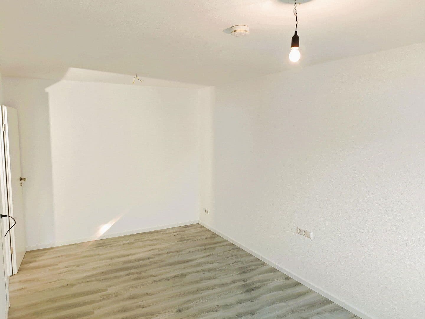 Pronájem bytu 4+1 100 m², Leonardo-Da-Vinci-Platz 1, Böblingen, Bádensko-Württembersko Pronájem bytu 4+1 100 m², Leonardo-Da-Vinci-Platz 1, Böblingen, Bádensko-Württembersko