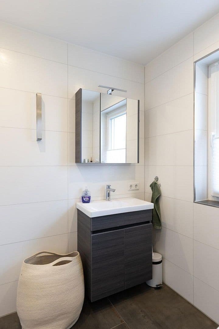 Prodej domu 145 m², pozemek 340 m², Fürther Str. 46, Roßtal, Bavorsko Prodej domu 145 m², pozemek 340 m², Fürther Str. 46, Roßtal, Bavorsko