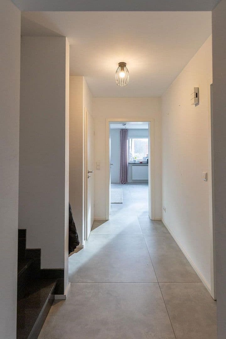 Prodej domu 145 m², pozemek 340 m², Fürther Str. 46, Roßtal, Bavorsko Prodej domu 145 m², pozemek 340 m², Fürther Str. 46, Roßtal, Bavorsko