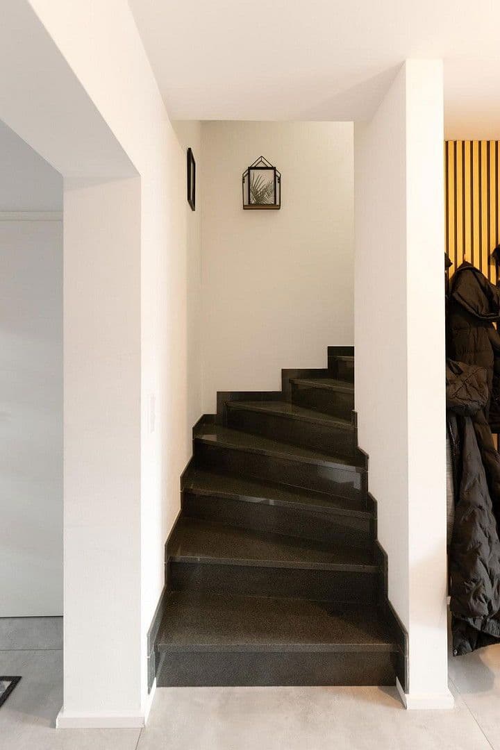 Prodej domu 145 m², pozemek 340 m², Fürther Str. 46, Roßtal, Bavorsko Prodej domu 145 m², pozemek 340 m², Fürther Str. 46, Roßtal, Bavorsko