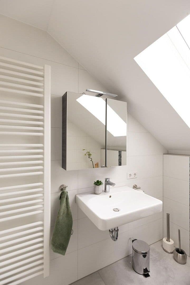 Prodej domu 145 m², pozemek 340 m², Fürther Str. 46, Roßtal, Bavorsko Prodej domu 145 m², pozemek 340 m², Fürther Str. 46, Roßtal, Bavorsko