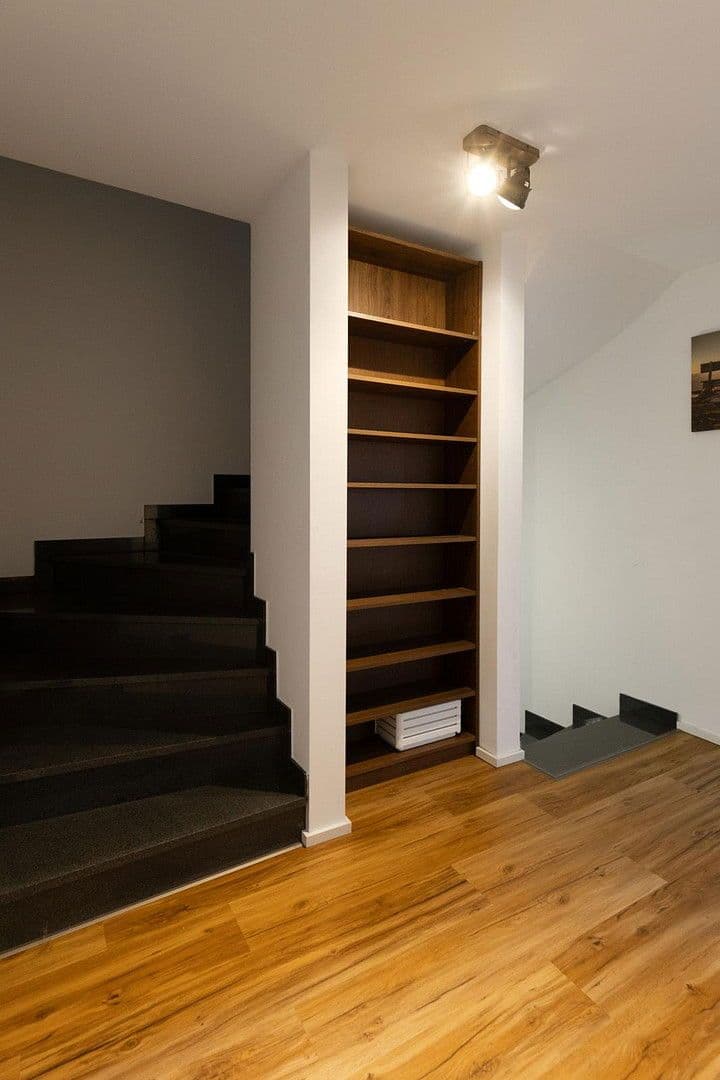 Prodej domu 145 m², pozemek 340 m², Fürther Str. 46, Roßtal, Bavorsko Prodej domu 145 m², pozemek 340 m², Fürther Str. 46, Roßtal, Bavorsko