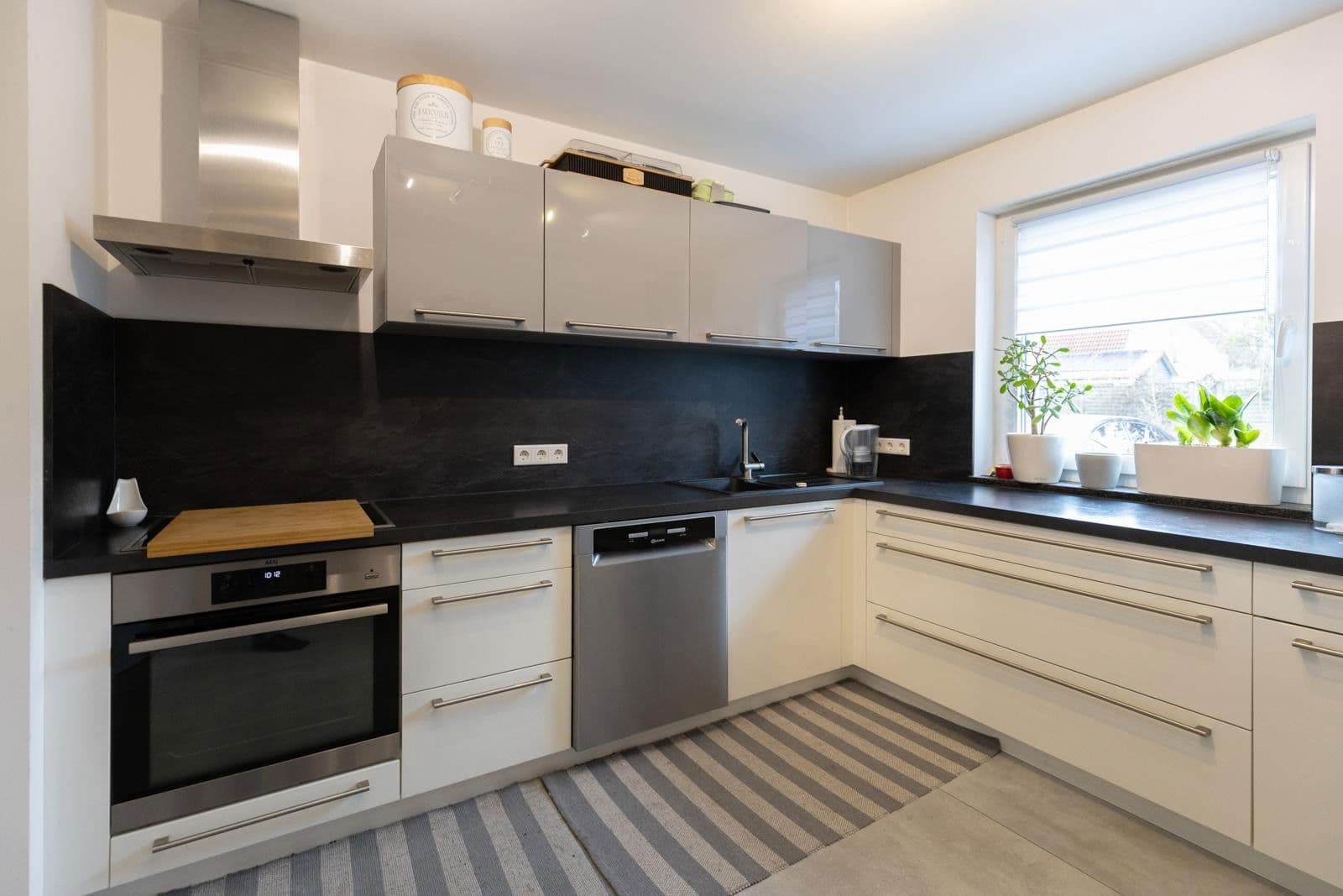 Prodej domu 145 m², pozemek 340 m², Fürther Str. 46, Roßtal, Bavorsko Prodej domu 145 m², pozemek 340 m², Fürther Str. 46, Roßtal, Bavorsko