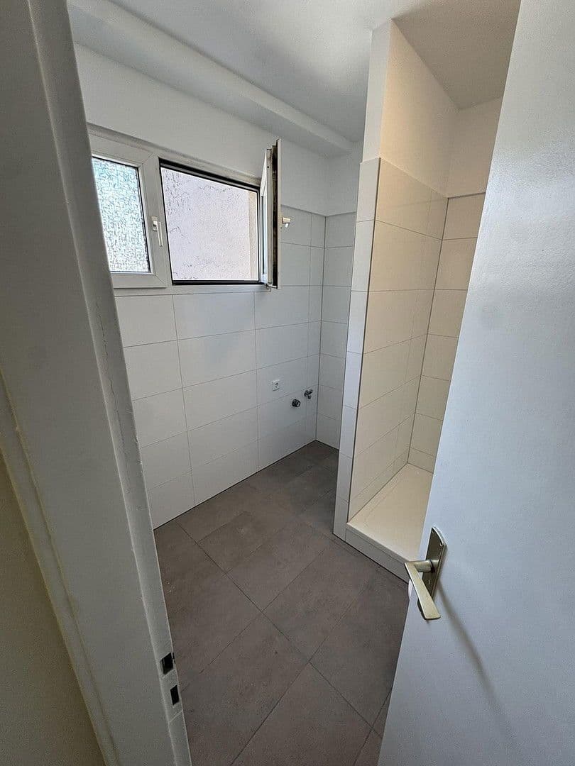 Pronájem bytu 4+1 86 m², Düsseldorf, Severní Porýní-Vestfálsko Pronájem bytu 4+1 86 m², Düsseldorf, Severní Porýní-Vestfálsko