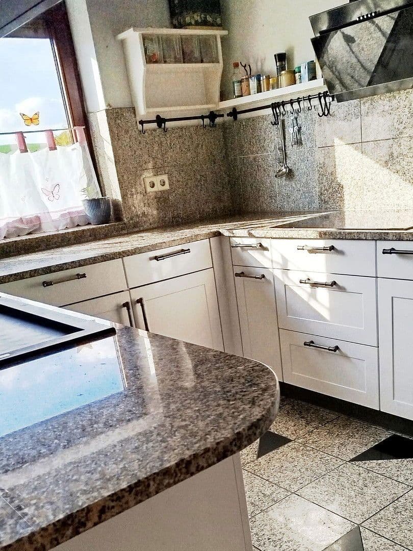 Prodej domu 179 m², pozemek 947 m², Neuenstadt am Kocher, Bádensko-Württembersko Prodej domu 179 m², pozemek 947 m², Neuenstadt am Kocher, Bádensko-Württembersko