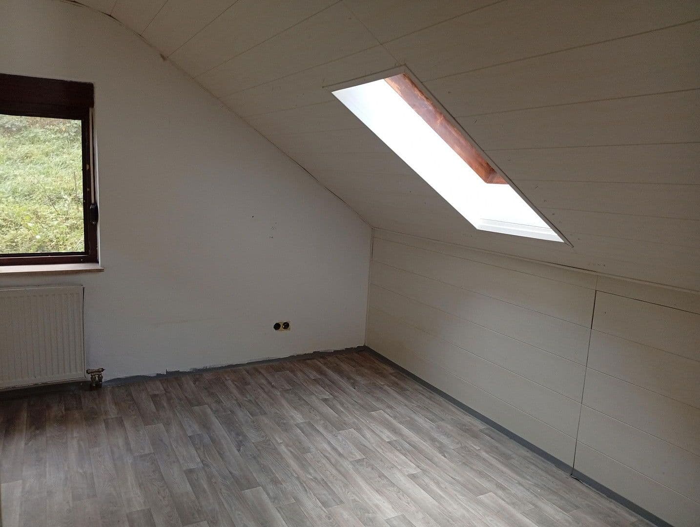 Prodej domu 179 m², pozemek 947 m², Neuenstadt am Kocher, Bádensko-Württembersko Prodej domu 179 m², pozemek 947 m², Neuenstadt am Kocher, Bádensko-Württembersko