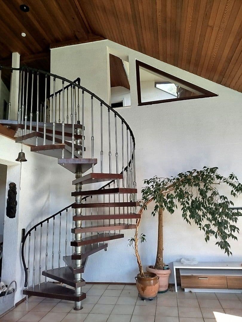 Prodej domu 179 m², pozemek 947 m², Neuenstadt am Kocher, Bádensko-Württembersko Prodej domu 179 m², pozemek 947 m², Neuenstadt am Kocher, Bádensko-Württembersko